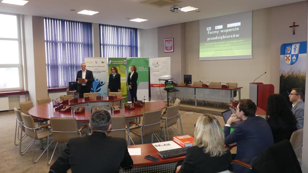 Zdjęcie galerii artykułu: Zdjęcie 2 ze spotkania informacyjnego z przedsiębiorcami. - Zdjęcie 2 ze spotkania informacyjnego z przedsiębiorcami.
